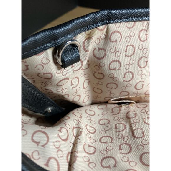 Guess Black Tote Purse Double Strap with Guess Fabric Interior Pockets Snap - Picture 3 of 9